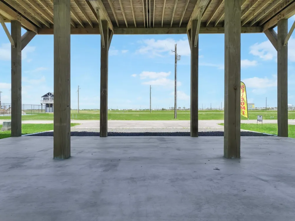 1035 Victoria Lane Gilchrist, TX 77617