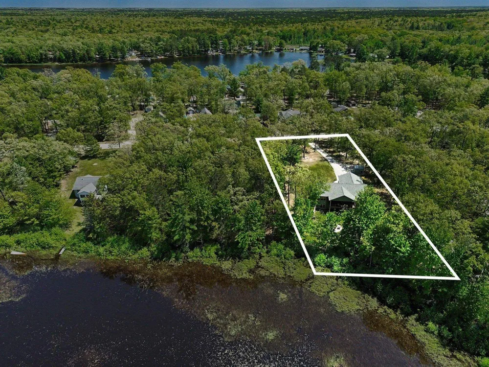 1735 Iroquois Trail Grant Township, MI 48748