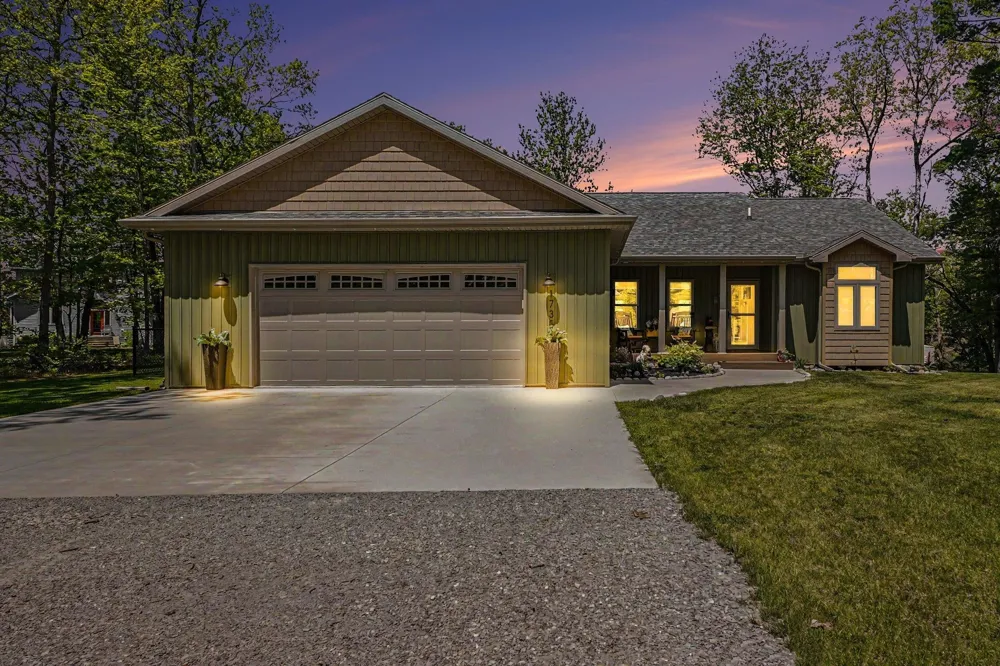 1735 Iroquois Trail Grant Township, MI 48748