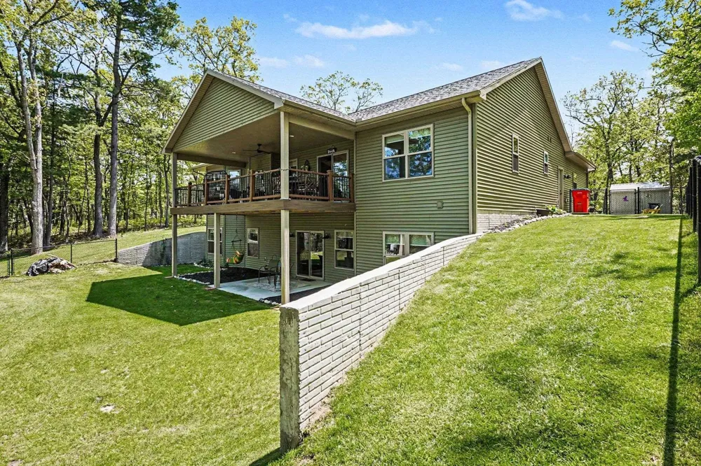 1735 Iroquois Trail Grant Township, MI 48748