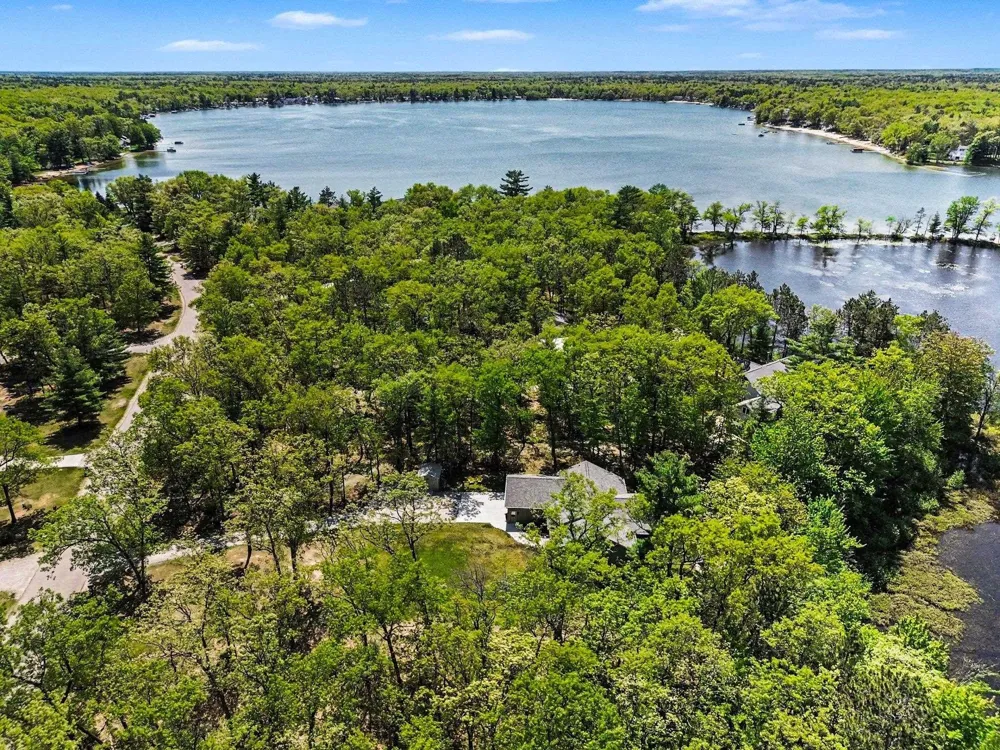 1735 Iroquois Trail Grant Township, MI 48748