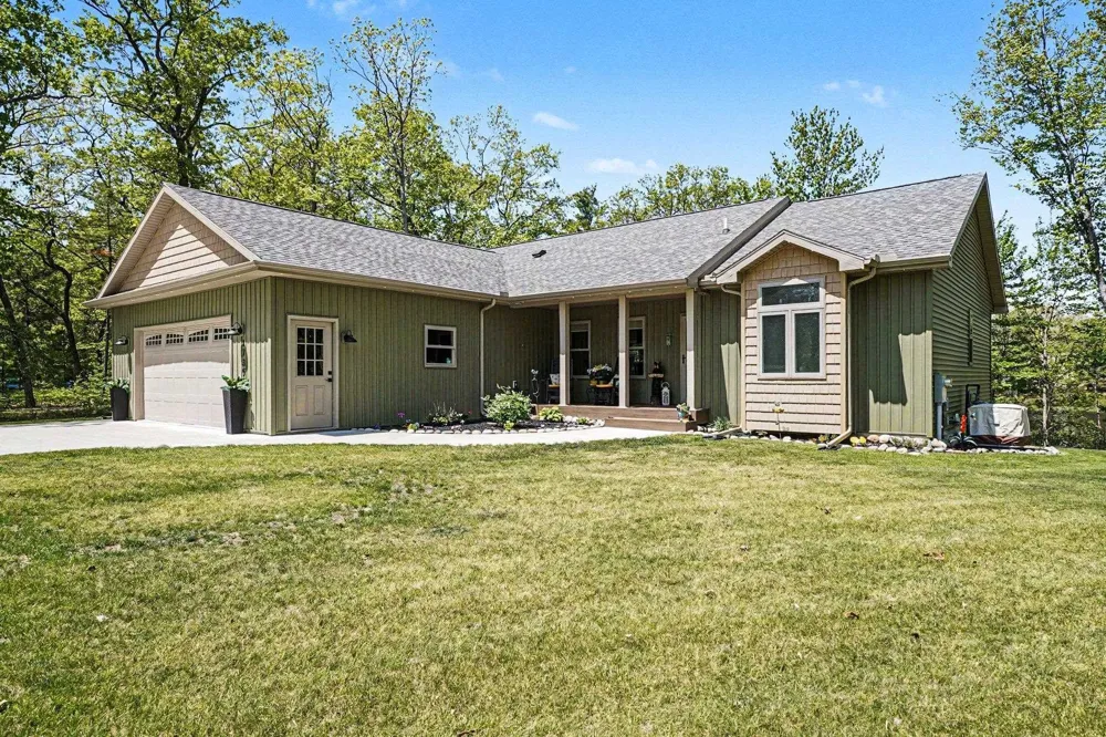 1735 Iroquois Trail Grant Township, MI 48748