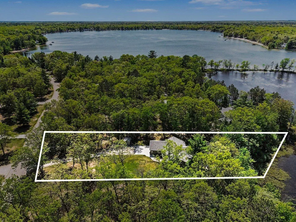 1735 Iroquois Trail Grant Township, MI 48748
