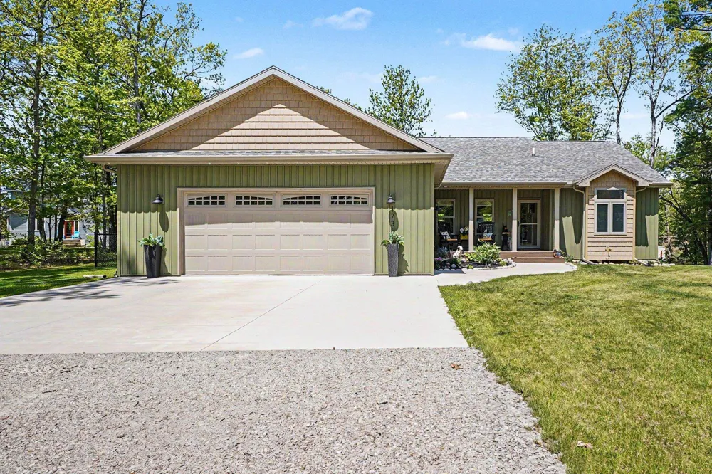 1735 Iroquois Trail Grant Township, MI 48748