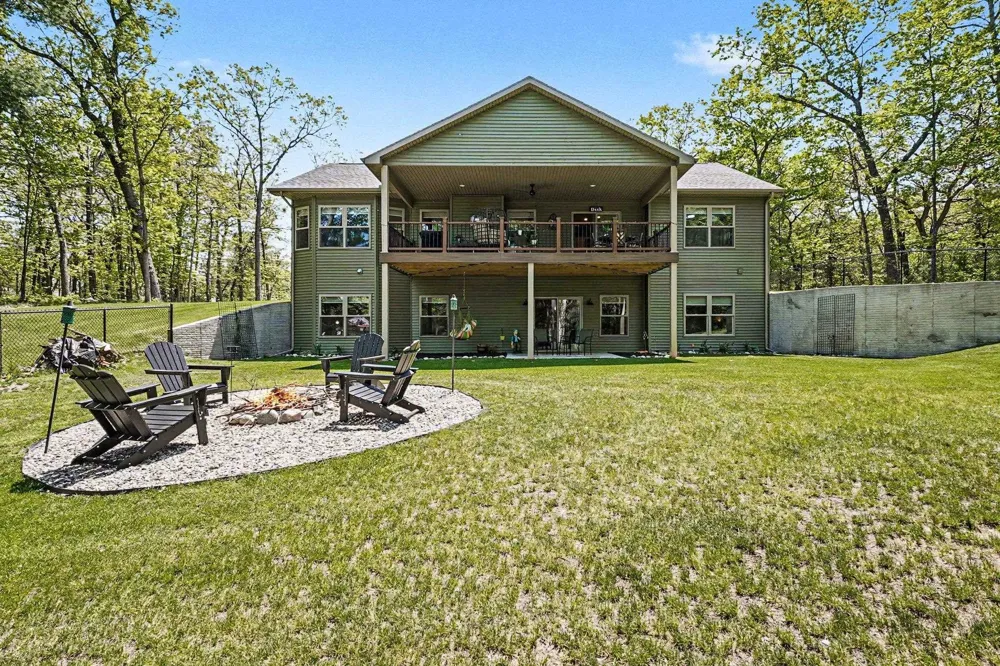 1735 Iroquois Trail Grant Township, MI 48748