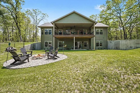 1735 Iroquois Trail