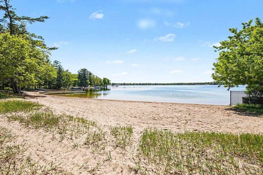 1735 Iroquois Trail Grant Township, MI 48748