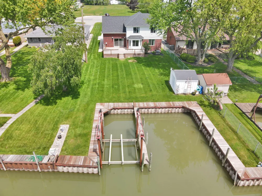 48484 Jefferson Avenue New Baltimore, MI 48047