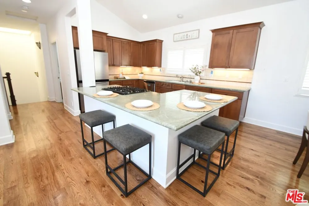 2516 Gates Avenue #B Redondo Beach, CA 90278