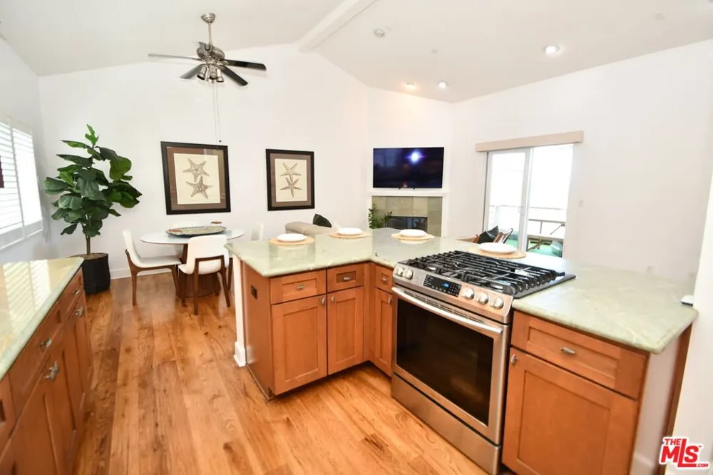 2516 Gates Avenue #B Redondo Beach, CA 90278