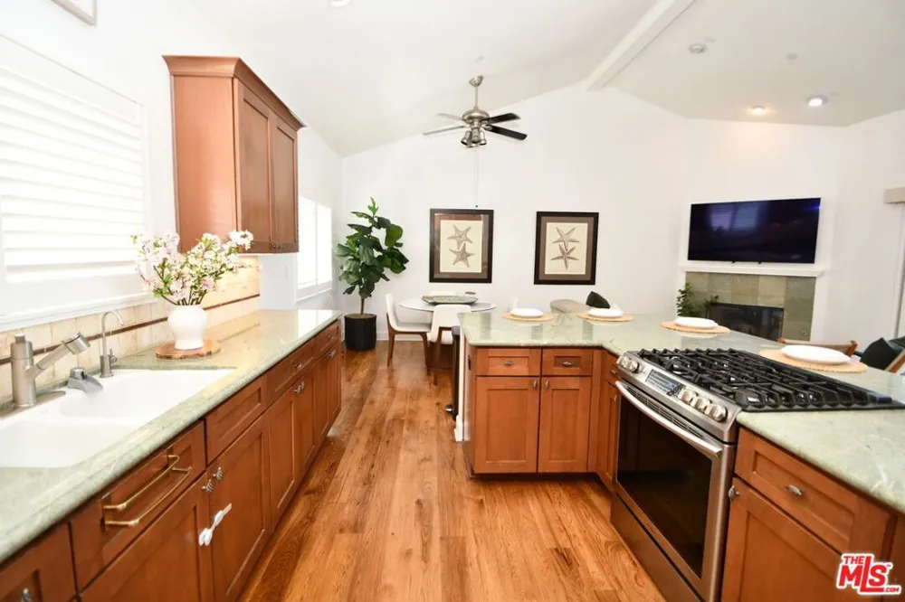 2516 Gates Avenue #B Redondo Beach, CA 90278