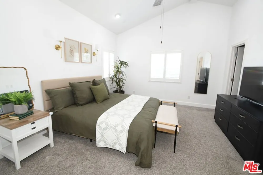 2516 Gates Avenue #B Redondo Beach, CA 90278