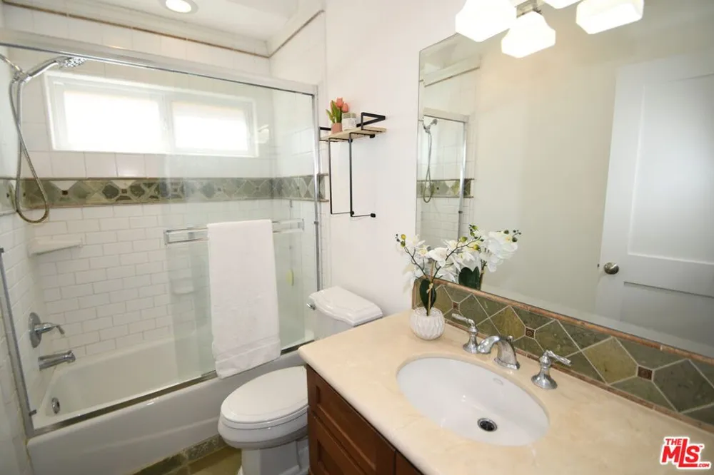 2516 Gates Avenue #B Redondo Beach, CA 90278
