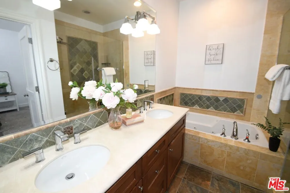 2516 Gates Avenue #B Redondo Beach, CA 90278