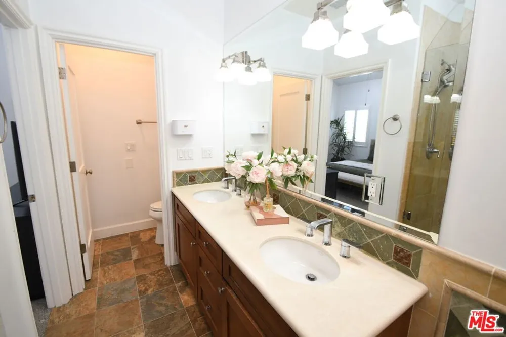 2516 Gates Avenue #B Redondo Beach, CA 90278