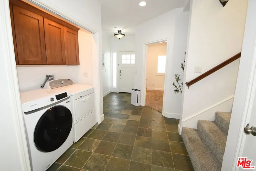 2516 Gates Avenue #B Redondo Beach, CA 90278