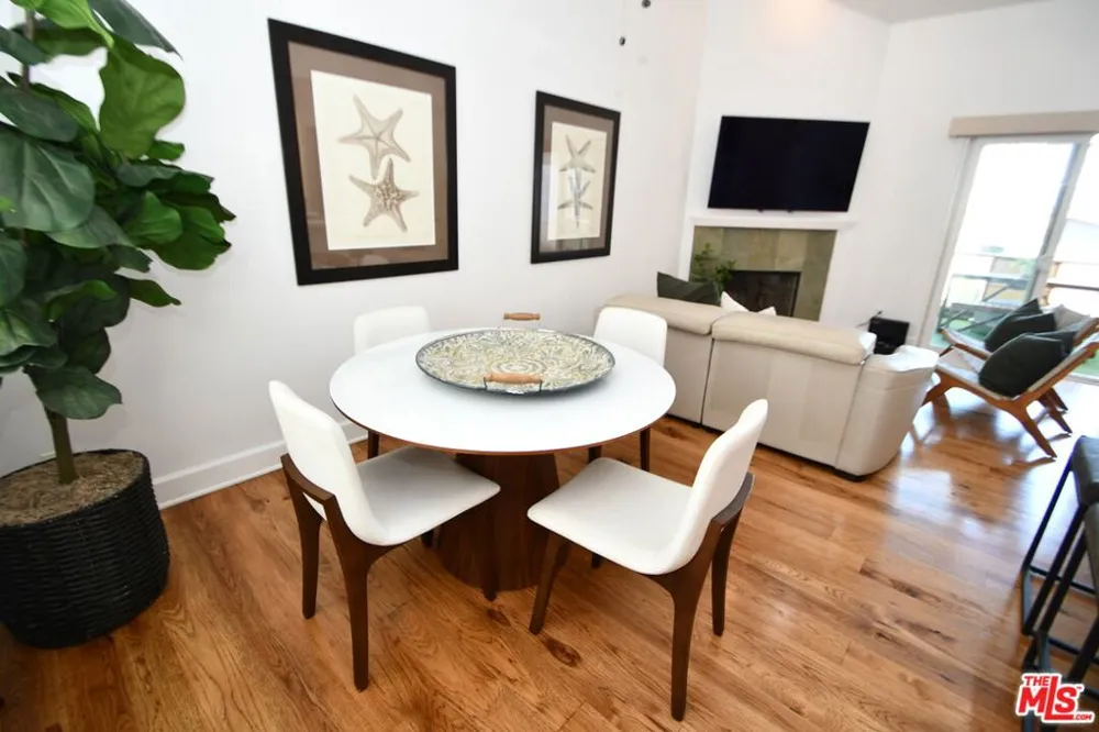 2516 Gates Avenue #B Redondo Beach, CA 90278