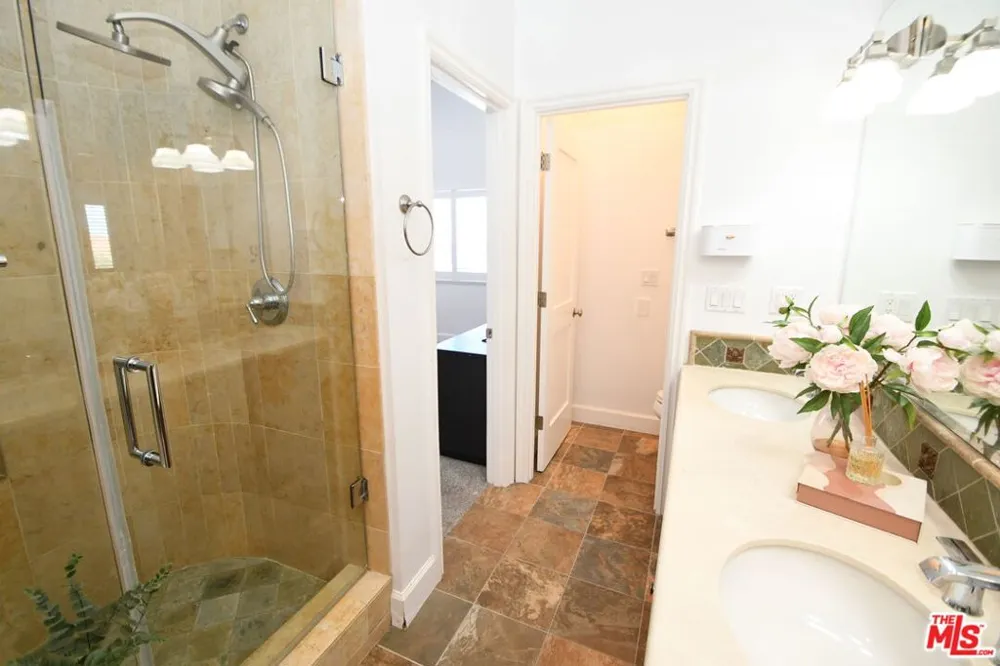 2516 Gates Avenue #B Redondo Beach, CA 90278