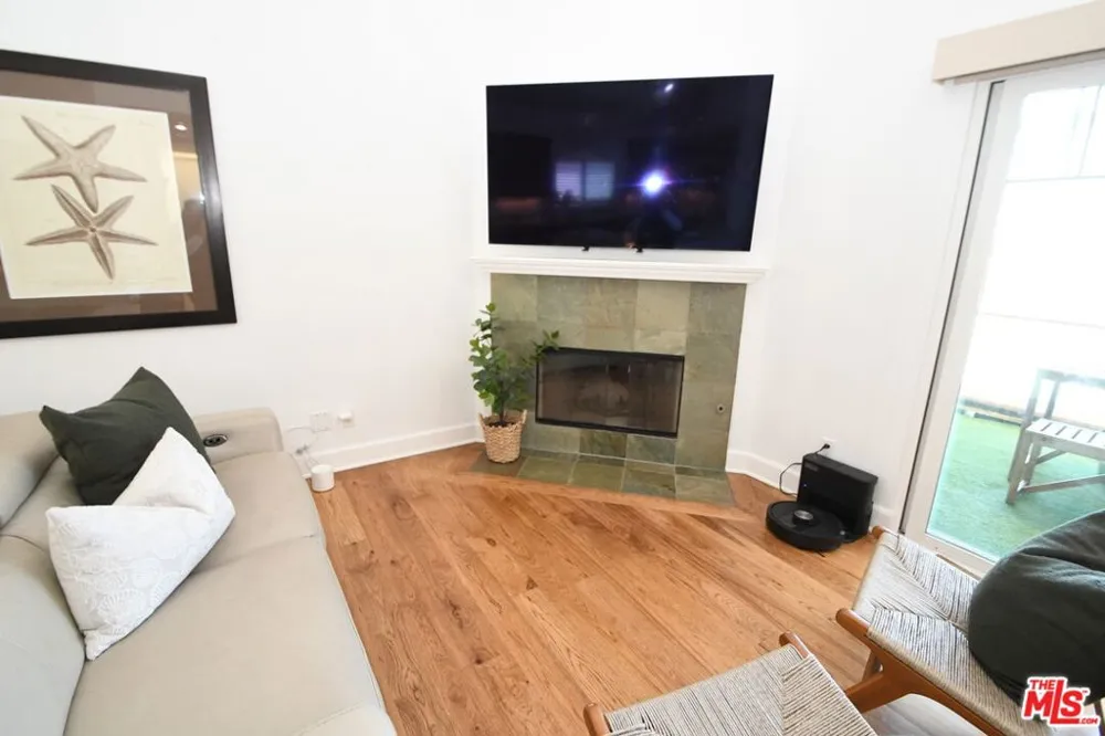 2516 Gates Avenue #B Redondo Beach, CA 90278