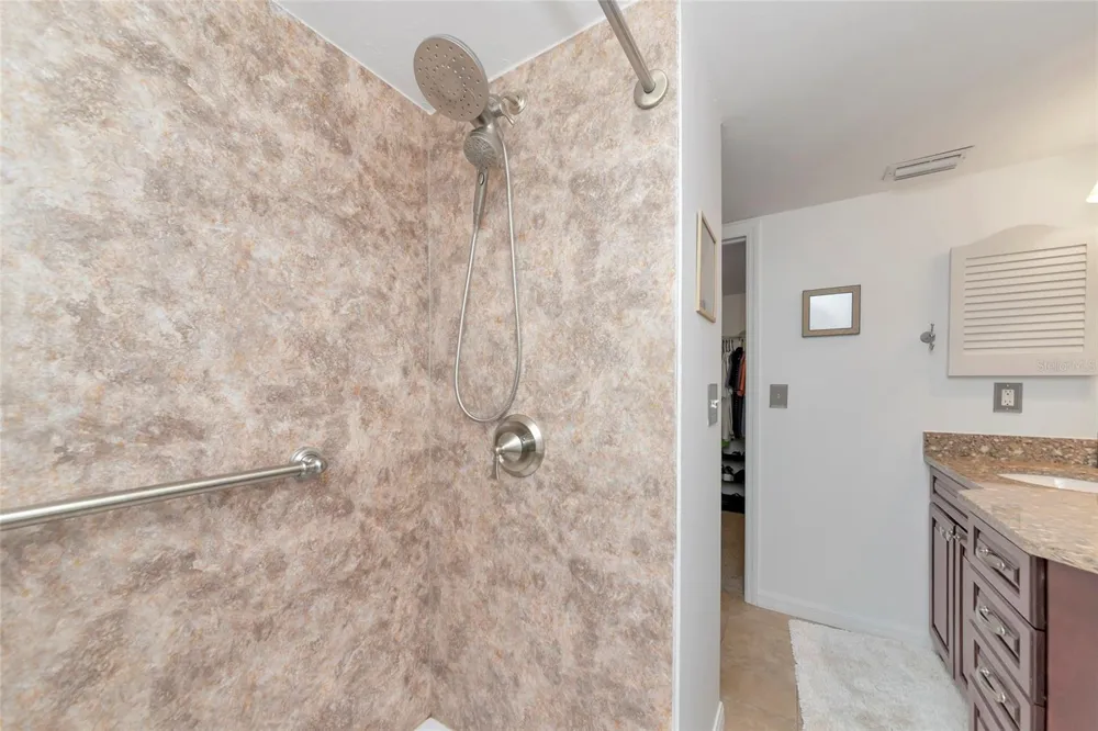910 GOLDEN BEACH BOULEVARD #202 Venice, FL 34285