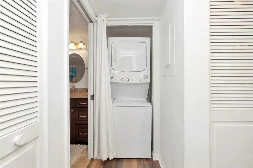 910 GOLDEN BEACH BOULEVARD #202 Venice, FL 34285
