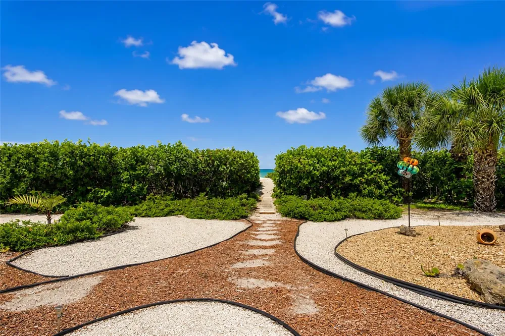 910 GOLDEN BEACH BOULEVARD #202 Venice, FL 34285