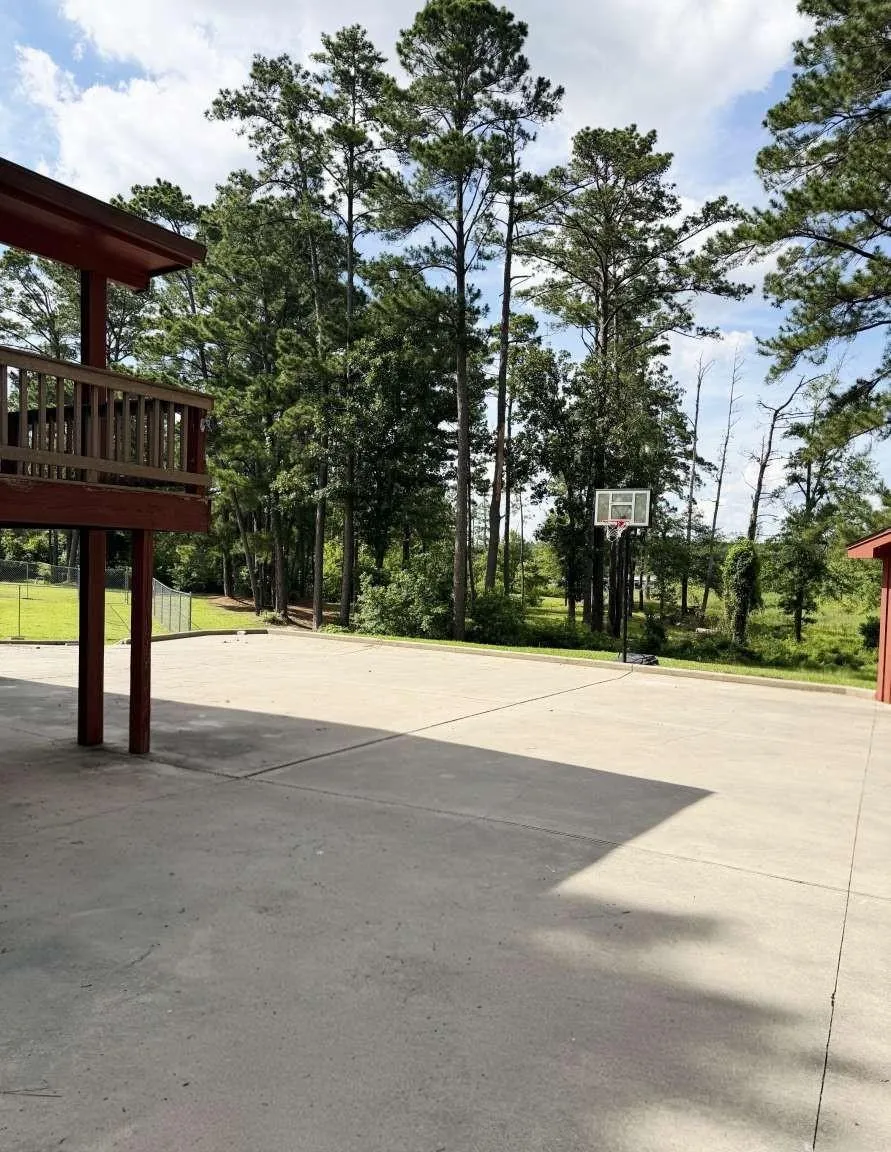 156 Cove Lane Brookeland, TX 75931