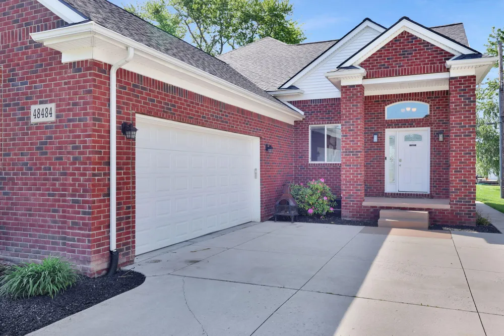 48484 Jefferson Avenue Chesterfield Township, MI 48047