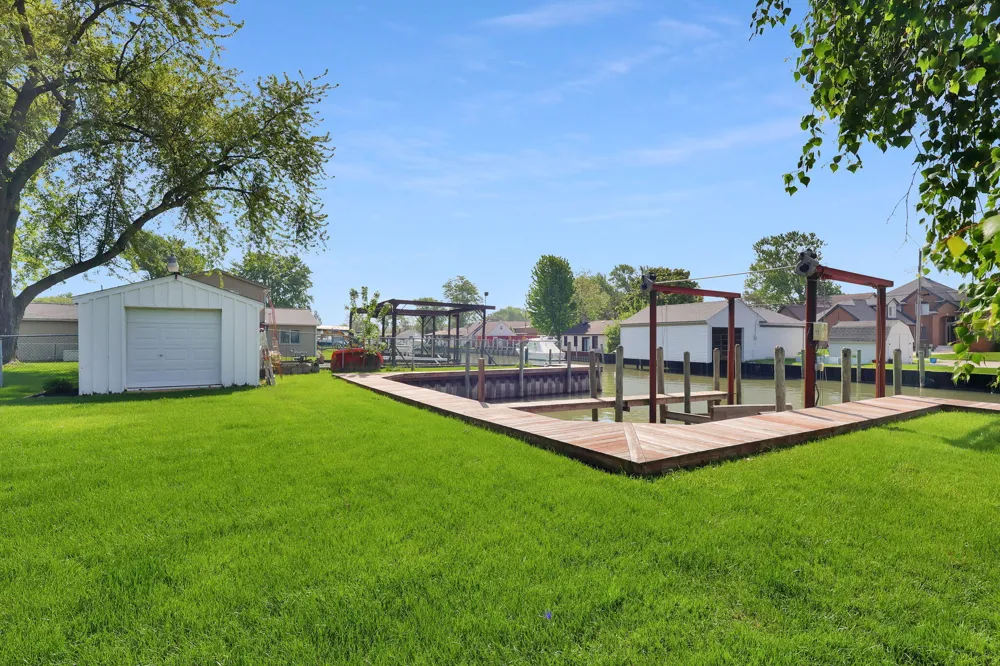 48484 Jefferson Avenue Chesterfield Township, MI 48047