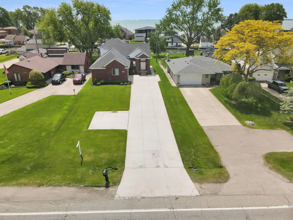 48484 Jefferson Avenue Chesterfield Township, MI 48047