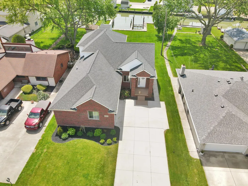 48484 Jefferson Avenue Chesterfield Township, MI 48047