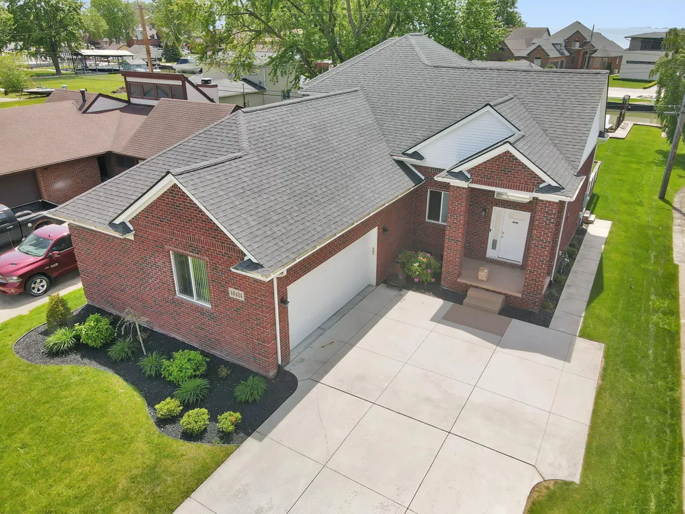 48484 Jefferson Avenue Chesterfield Township, MI 48047