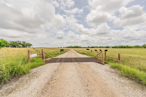 1174 Pioneer Road