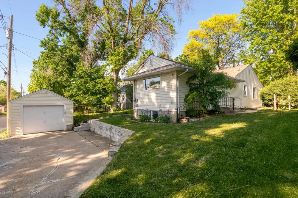 3435 Zenith Avenue Robbinsdale, MN 55422