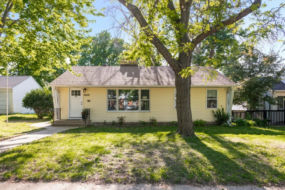 3435 Zenith Avenue Robbinsdale, MN 55422