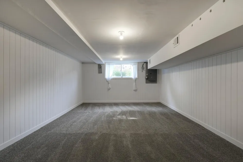 3435 Zenith Avenue Robbinsdale, MN 55422