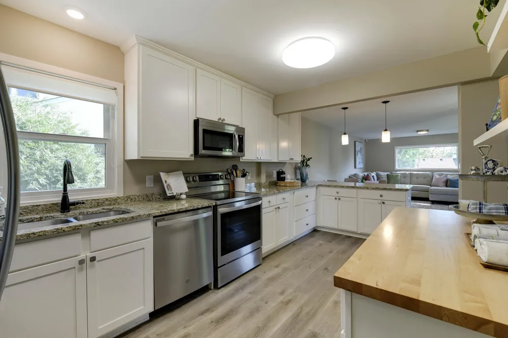 3435 Zenith Avenue Robbinsdale, MN 55422