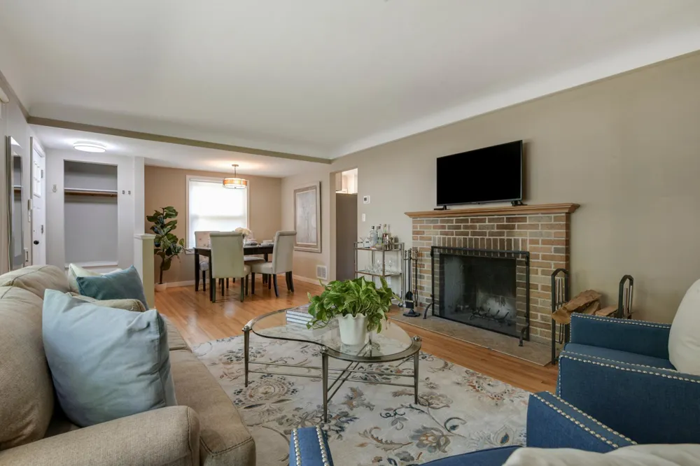 3435 Zenith Avenue Robbinsdale, MN 55422