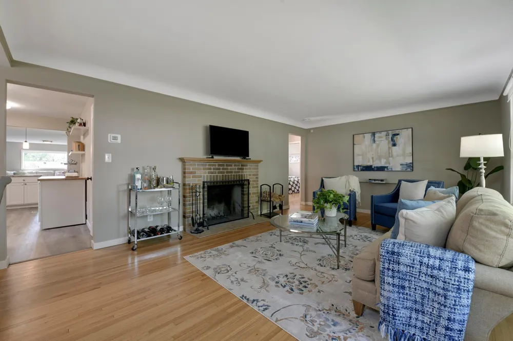 3435 Zenith Avenue Robbinsdale, MN 55422