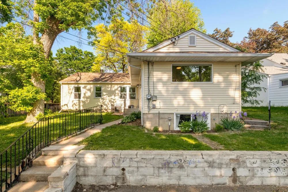 3435 Zenith Avenue Robbinsdale, MN 55422