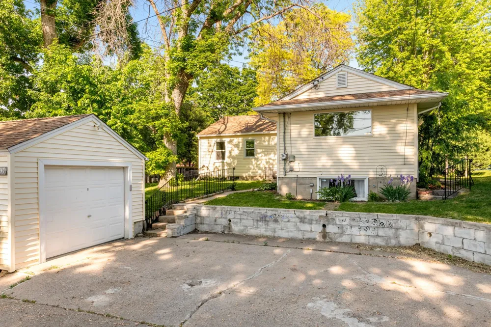 3435 Zenith Avenue Robbinsdale, MN 55422