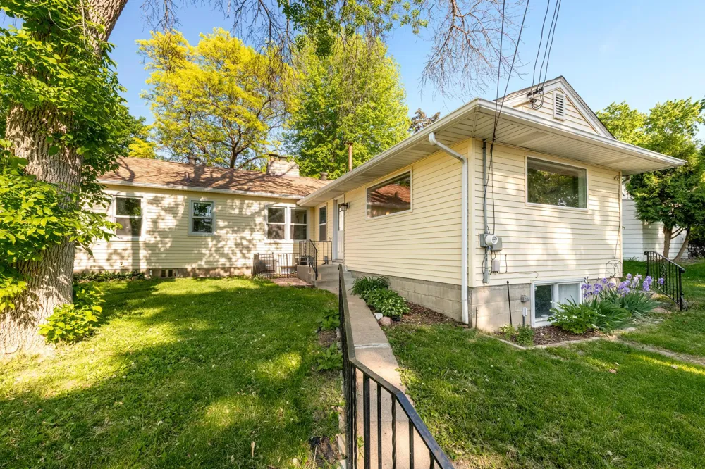 3435 Zenith Avenue Robbinsdale, MN 55422