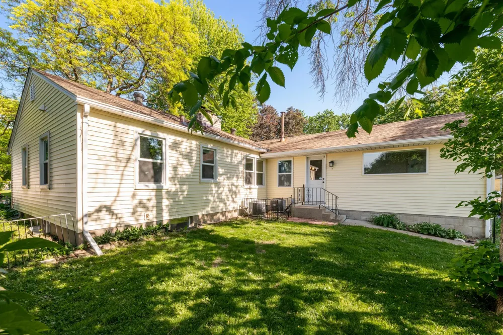 3435 Zenith Avenue Robbinsdale, MN 55422