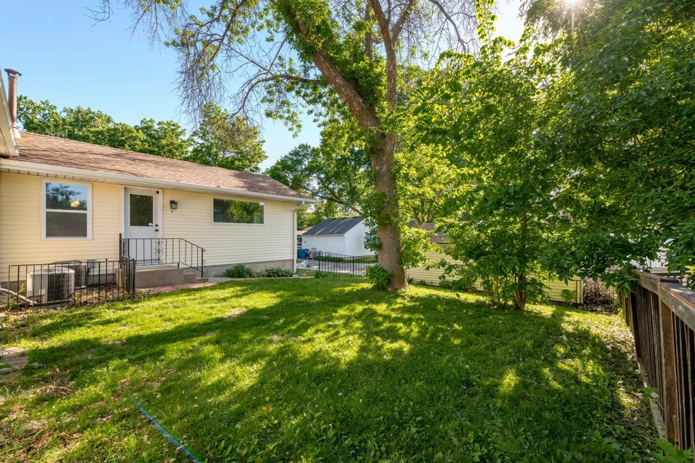 3435 Zenith Avenue Robbinsdale, MN 55422