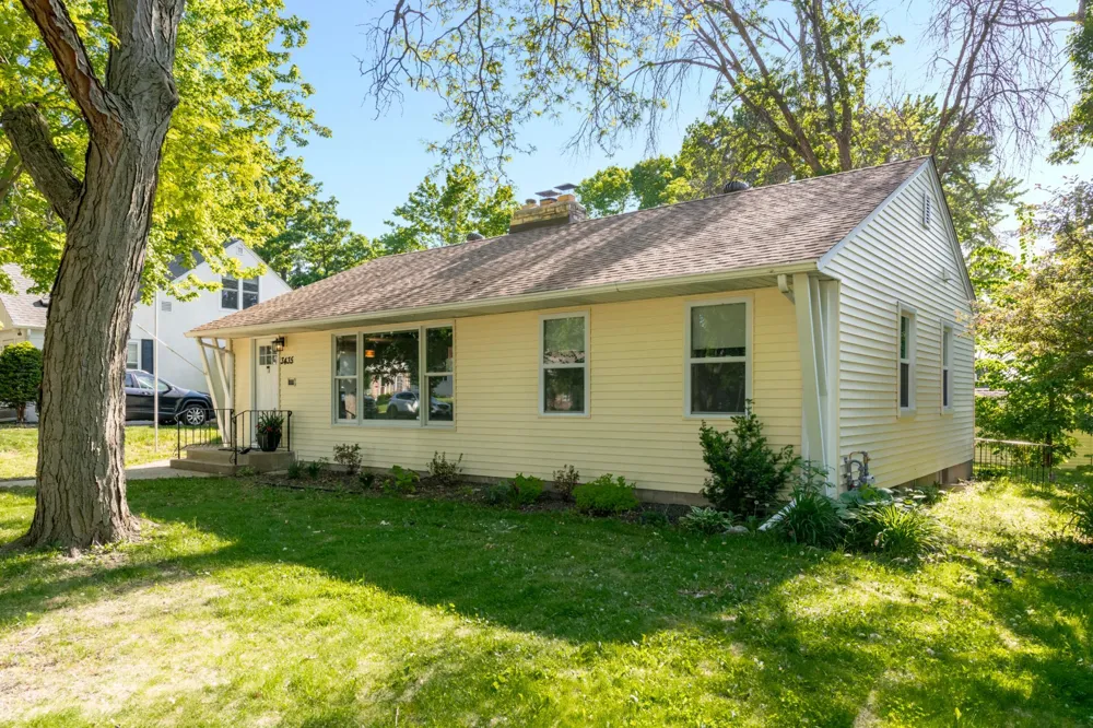 3435 Zenith Avenue Robbinsdale, MN 55422