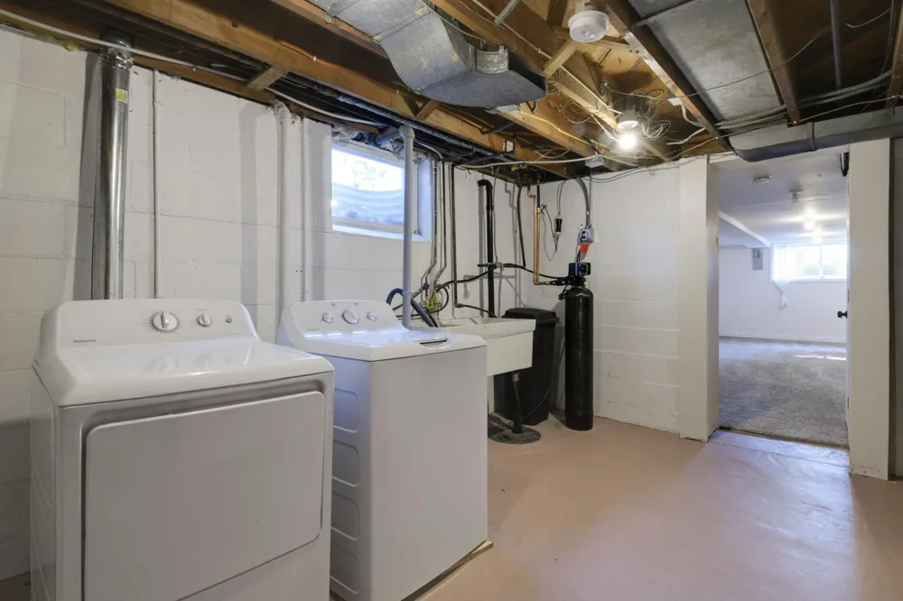 3435 Zenith Avenue Robbinsdale, MN 55422
