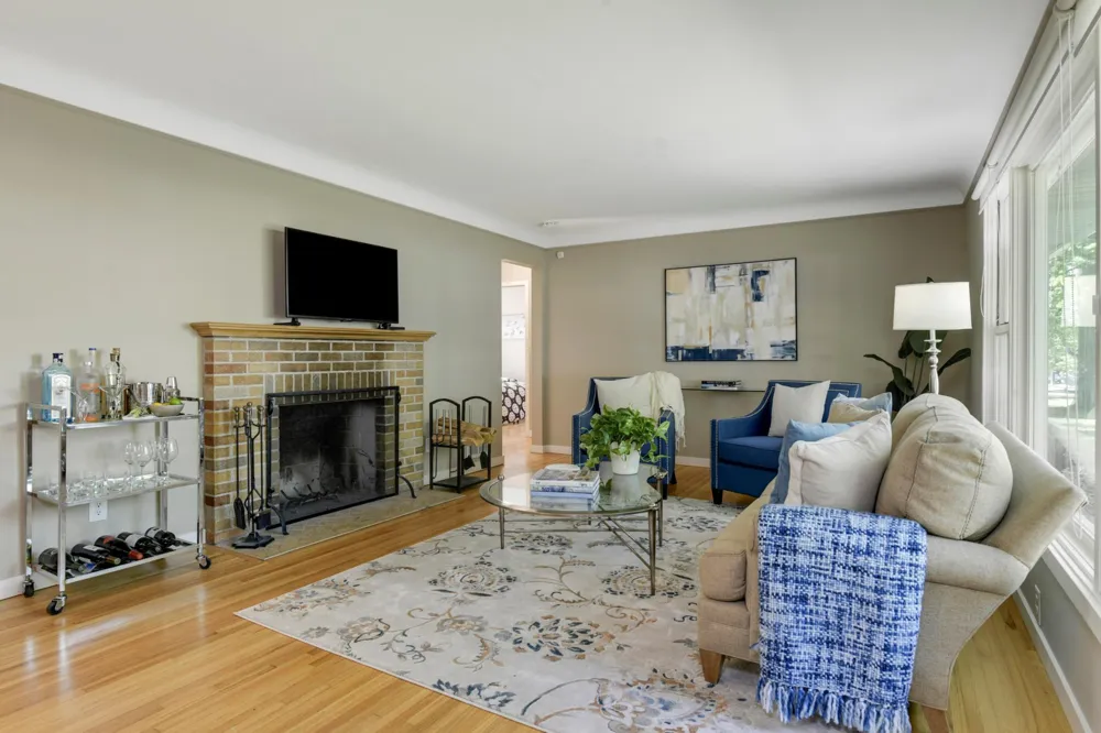 3435 Zenith Avenue Robbinsdale, MN 55422