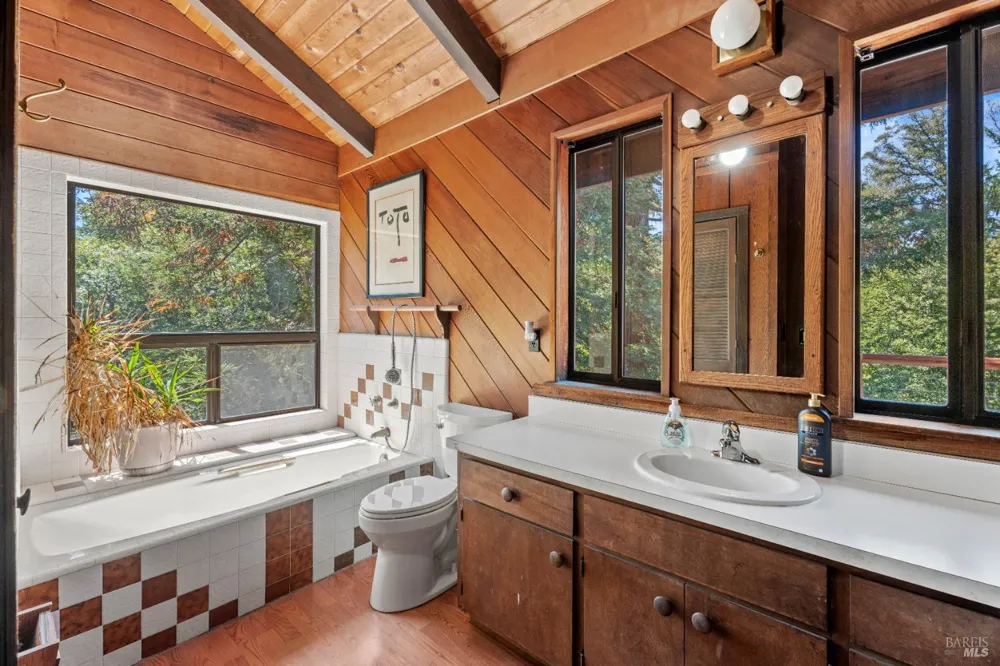 18396 Mariposa Creek Road Willits, CA 95490