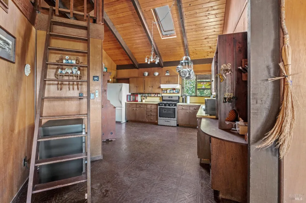 18396 Mariposa Creek Road Willits, CA 95490