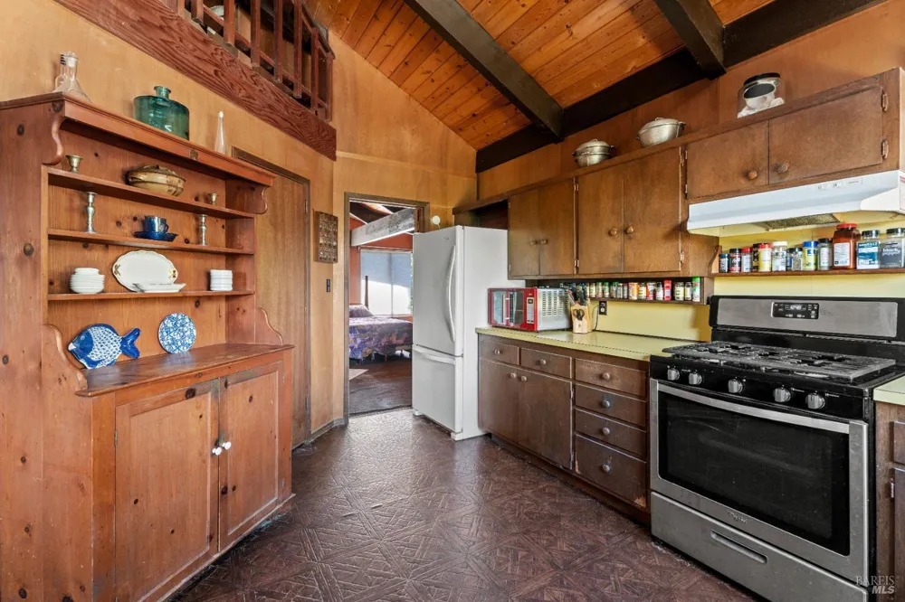 18396 Mariposa Creek Road Willits, CA 95490